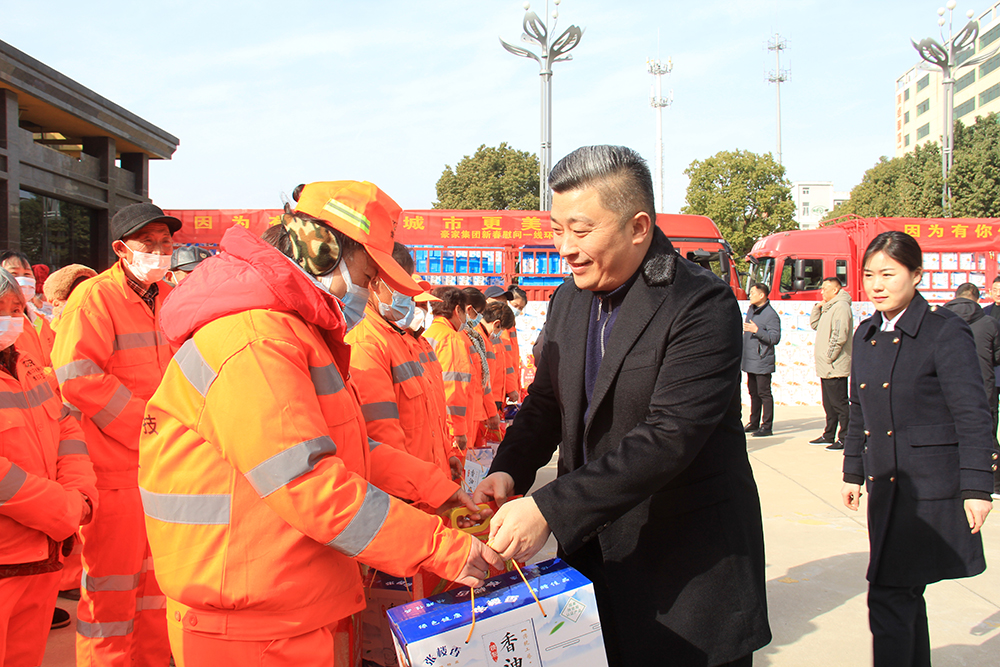 豪家集團新春慰問一線環衛工人，感謝他們為城市美化做出的貢獻1